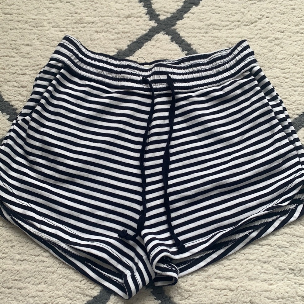 H & M navy and white shorts